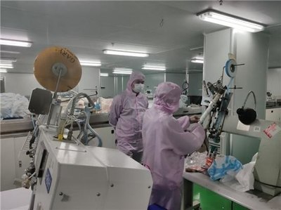 叮囑企業(yè)千萬不能掉鏈子,湖南省市場監(jiān)管局督察口罩、防護服生產企業(yè)