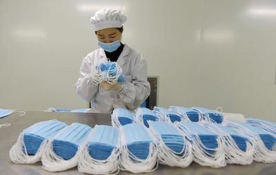 浙江仙居:復(fù)工轉(zhuǎn)產(chǎn)口罩 助力疫情防控